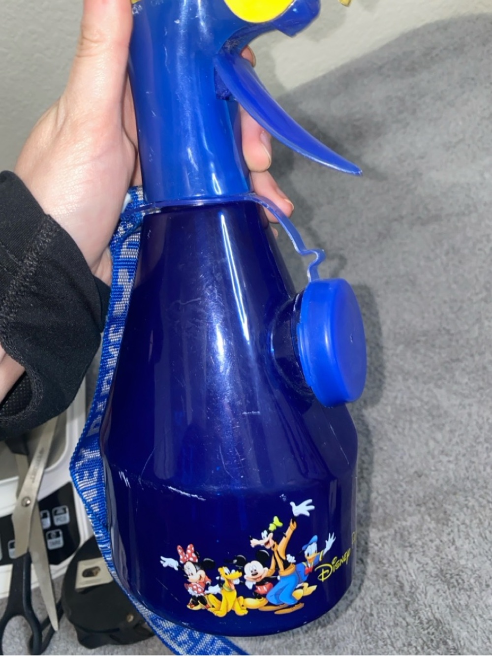 🪿2006 Disney Parks Misting Water Spray Bottle with a fan and lanyard! - Picture 4 of 9